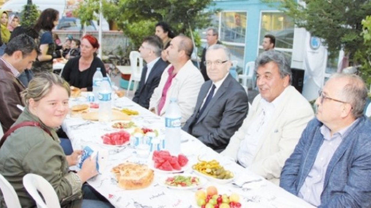 ÇOSB’den engelli ailelerine dernek bahçesinde iftar