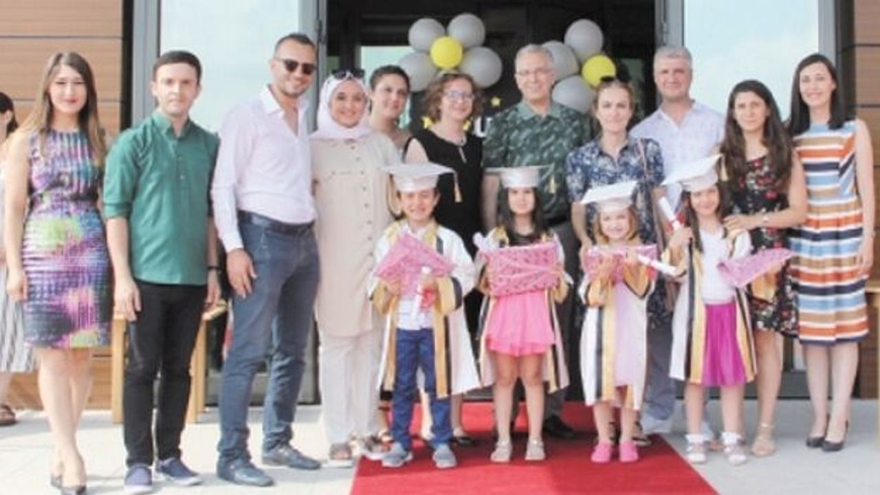 Özel ÇOSB Kreş ve Gündüz Bakımevi mezuniyet defilesi