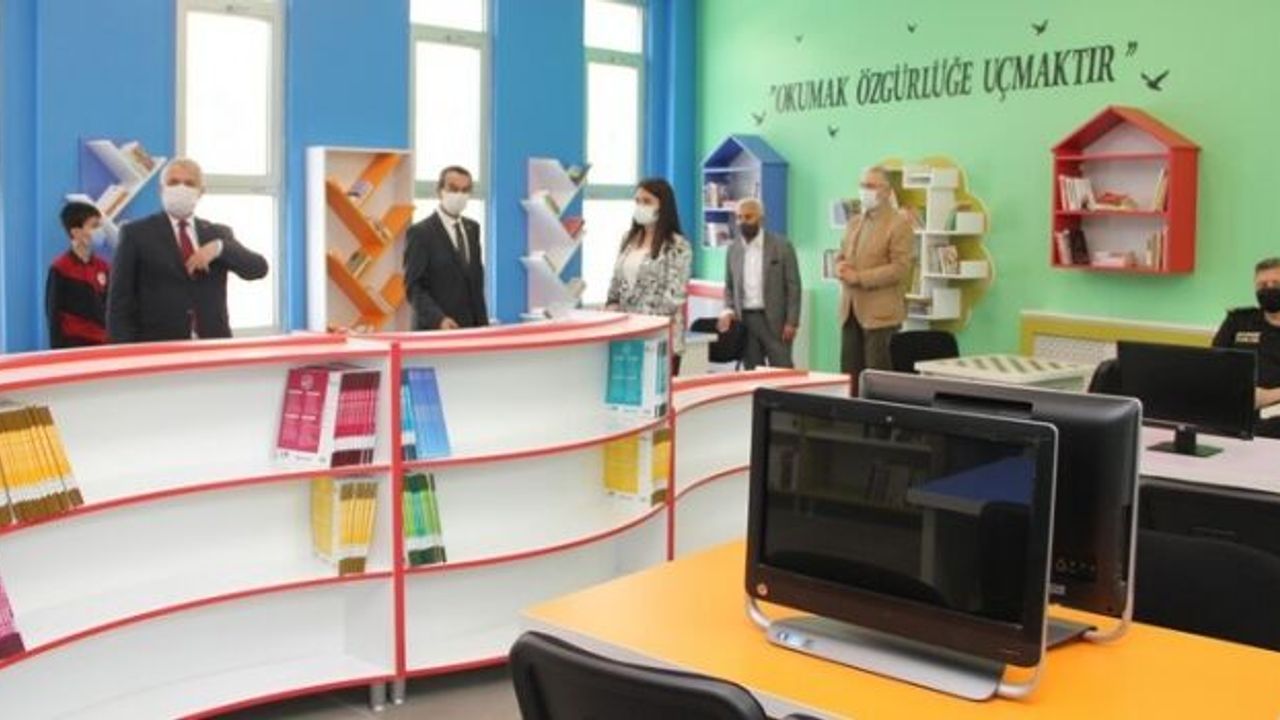 Vali Yıldırım, ÇOSB Ortaokulu’nda Z Kütüphane açılışına katıldı