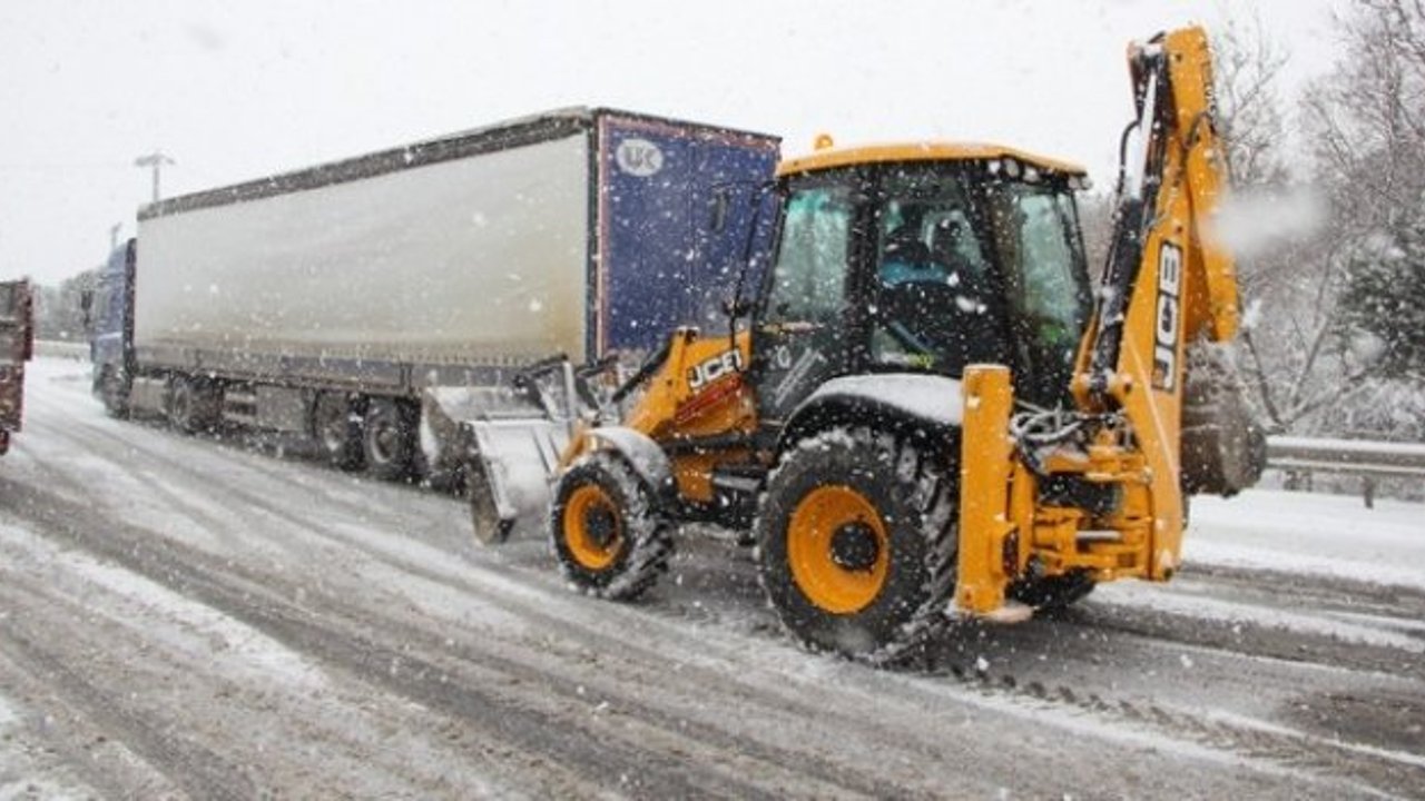 ÇOSB Müdürlüğü kar yağışında gece-gündüz yolları açık tuttu