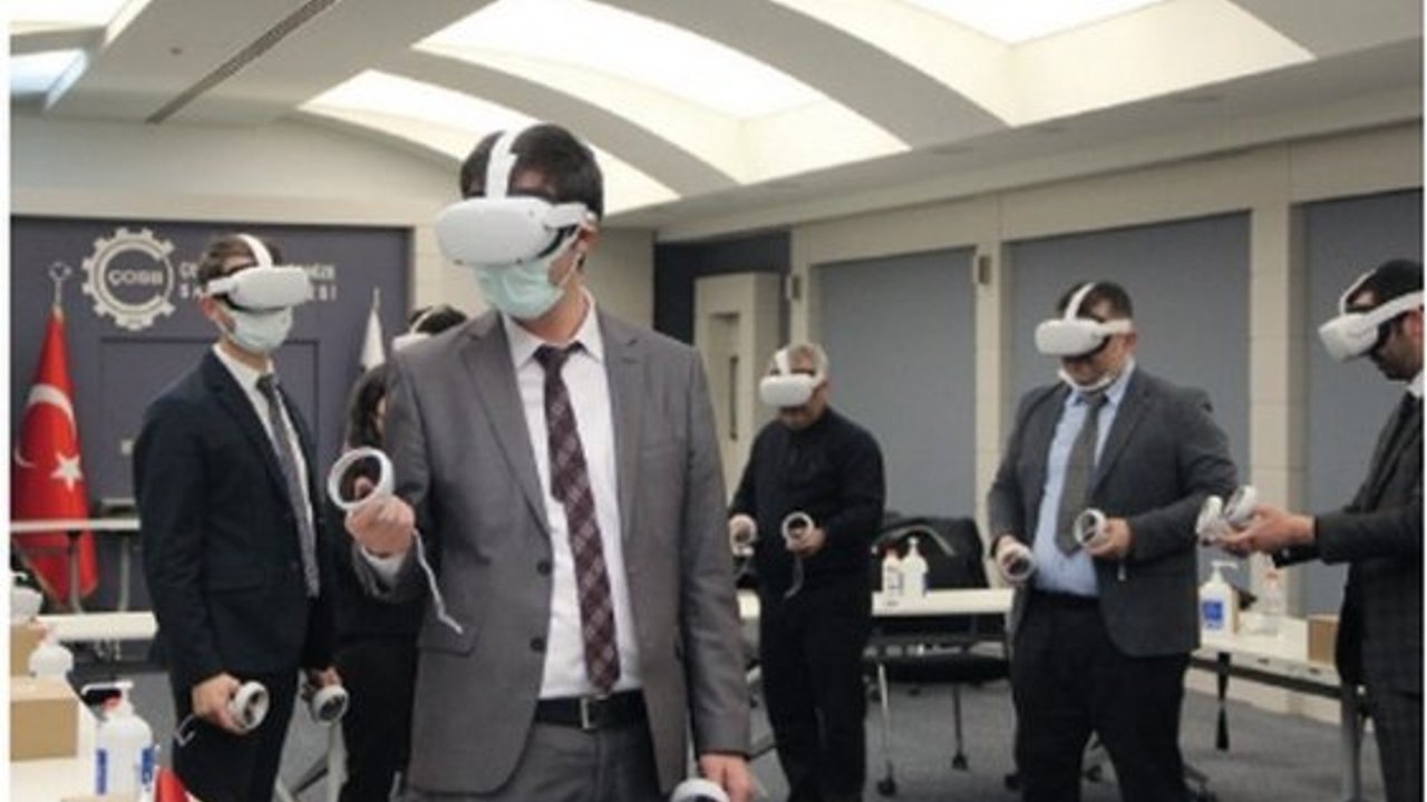 Sanal Gözlükle Dijital Model Fabrikayı gezdiler