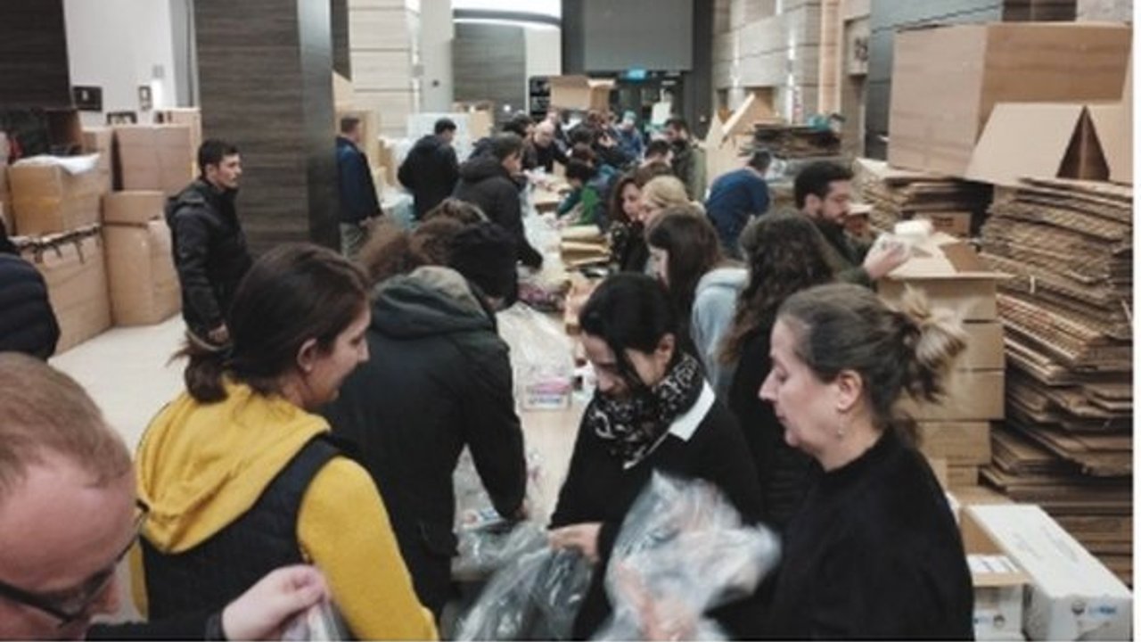 ÇOSB sanayicilerinden onlarca TIR’lık yardım malzemesi gitti