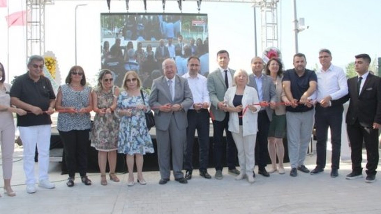 Sarbak Metal-Andon Arakelyan Kent Kütüphanesine görkemli açılış