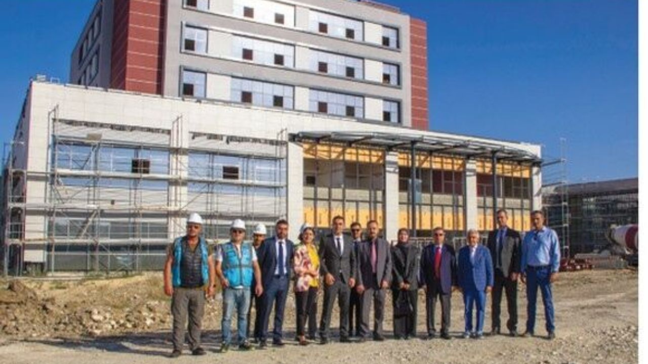 Kapaklı Kaymakamı Mustafa Gürdal, ÇOSB Kapaklı Devlet Hastanesi inşaatını gezdi