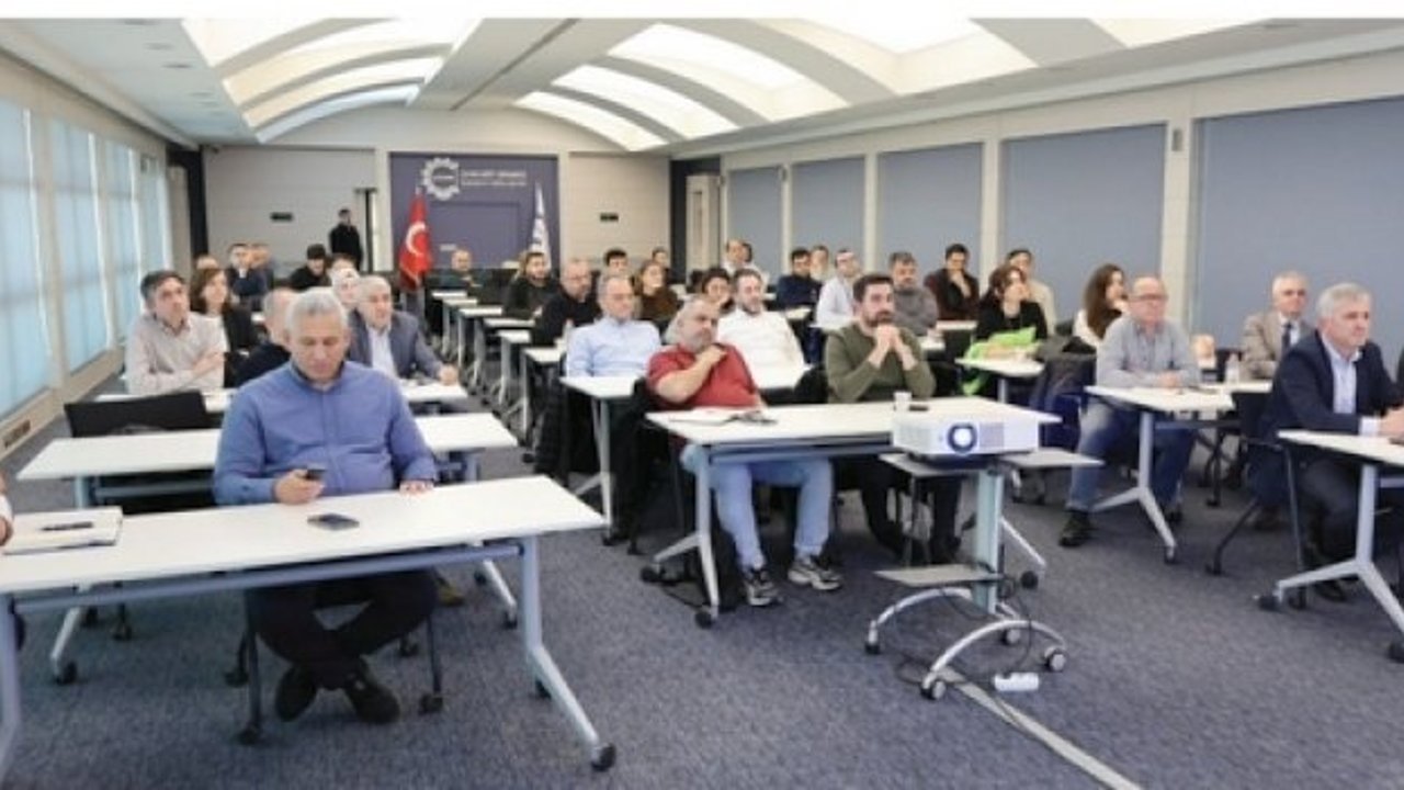 ÇOSB Akademi'den İş Dünyasına Yönelik Kapsamlı Eğitimler