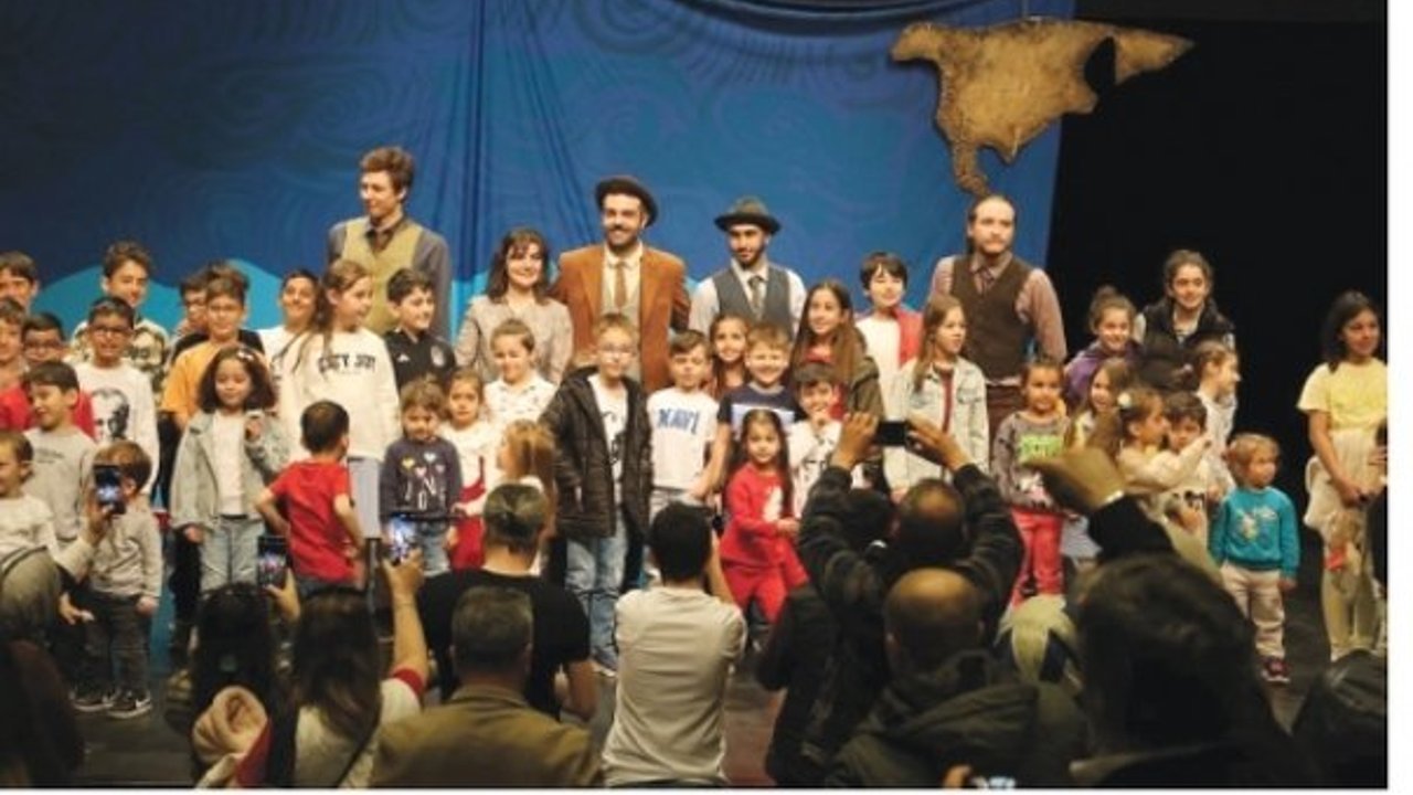 23 Nisan Ulusal Egemenlik ve Çocuk Bayramı coşkusu tiyatroyla yaşandı