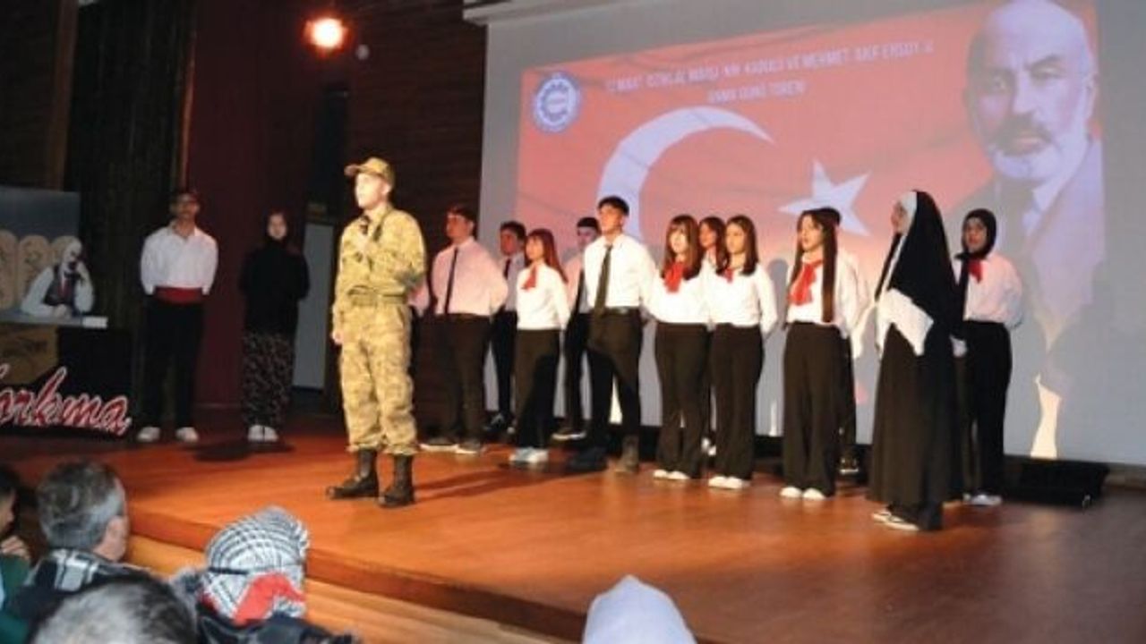 İstiklâl Marşı'nın kabulünün yıldönümü ve Mehmet Akif Ersoy’u Anma Programı duygulandırdı