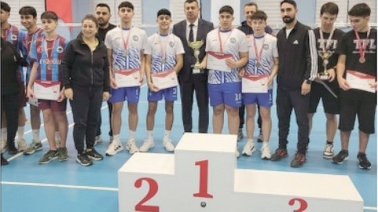 Özel ÇOSB MTAL Badminton Takımı Tekirdağ Şampiyonu oldu